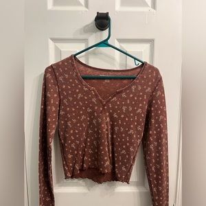 American Eagle long sleeve notch neck shirt. Size M.